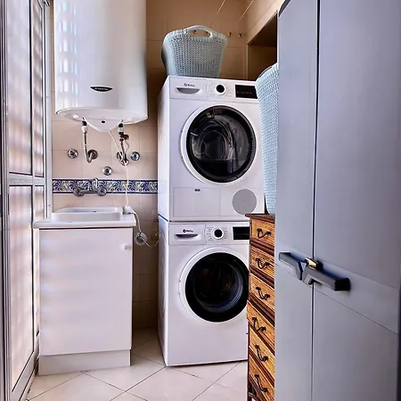 Lovely Elviria 200m From The アパート