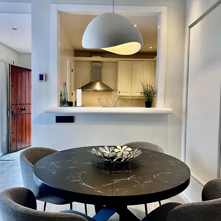 Lovely Elviria 200m From The アパート